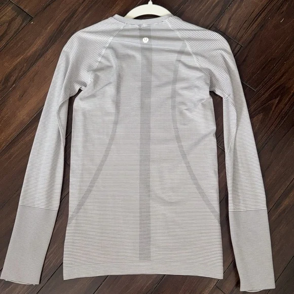 lululemon swiftly tech long sleeve 2.0 - Picture 4 of 6